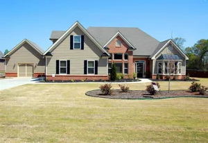 House With Large Front Lawn House With Large Front Lawn