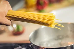 Putting Spaghetti in Boiling Water Putting Spaghetti in Boiling Water