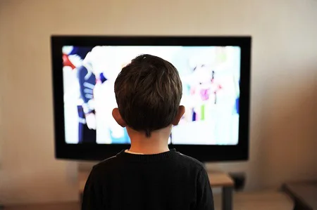 child watching television.alert1