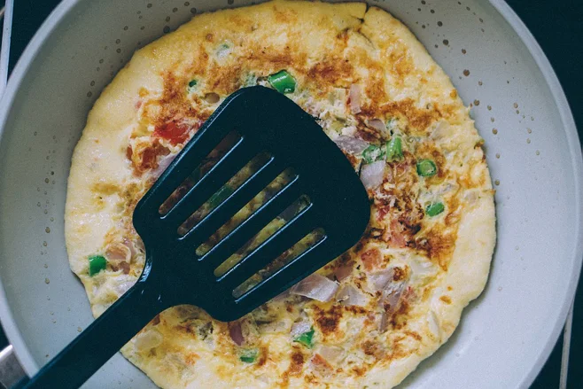 spatula on pizza spatula on pizza